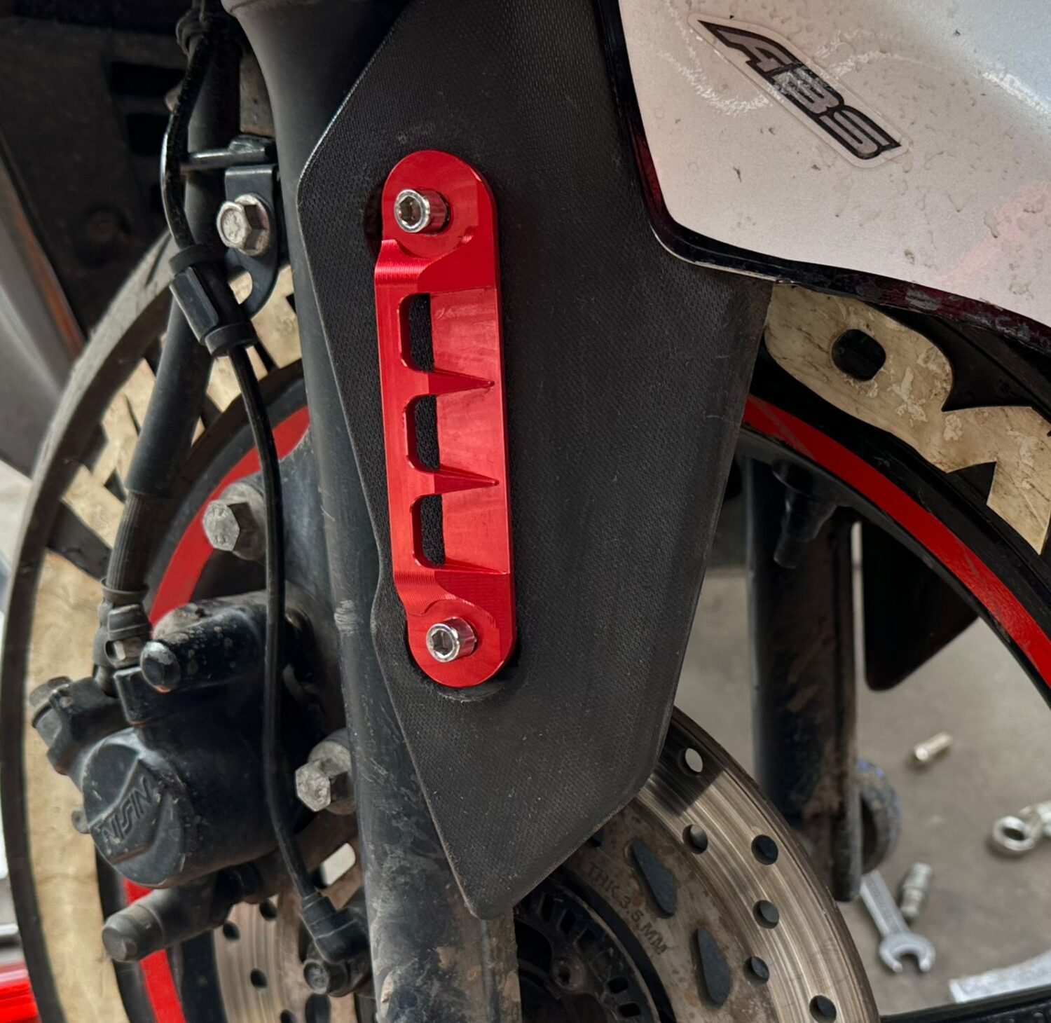 Front Fender Frame Fork Axle Slider Plate Aerox 155